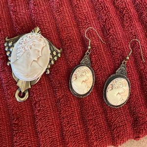 Vintage Cameo.  💗🌸🌸